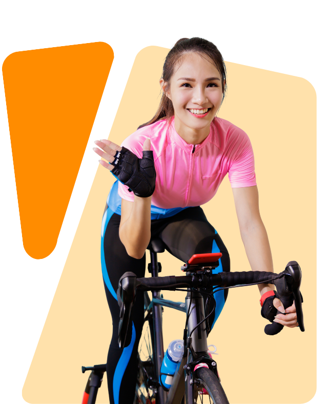 Seorang perempuan sedang bersepeda